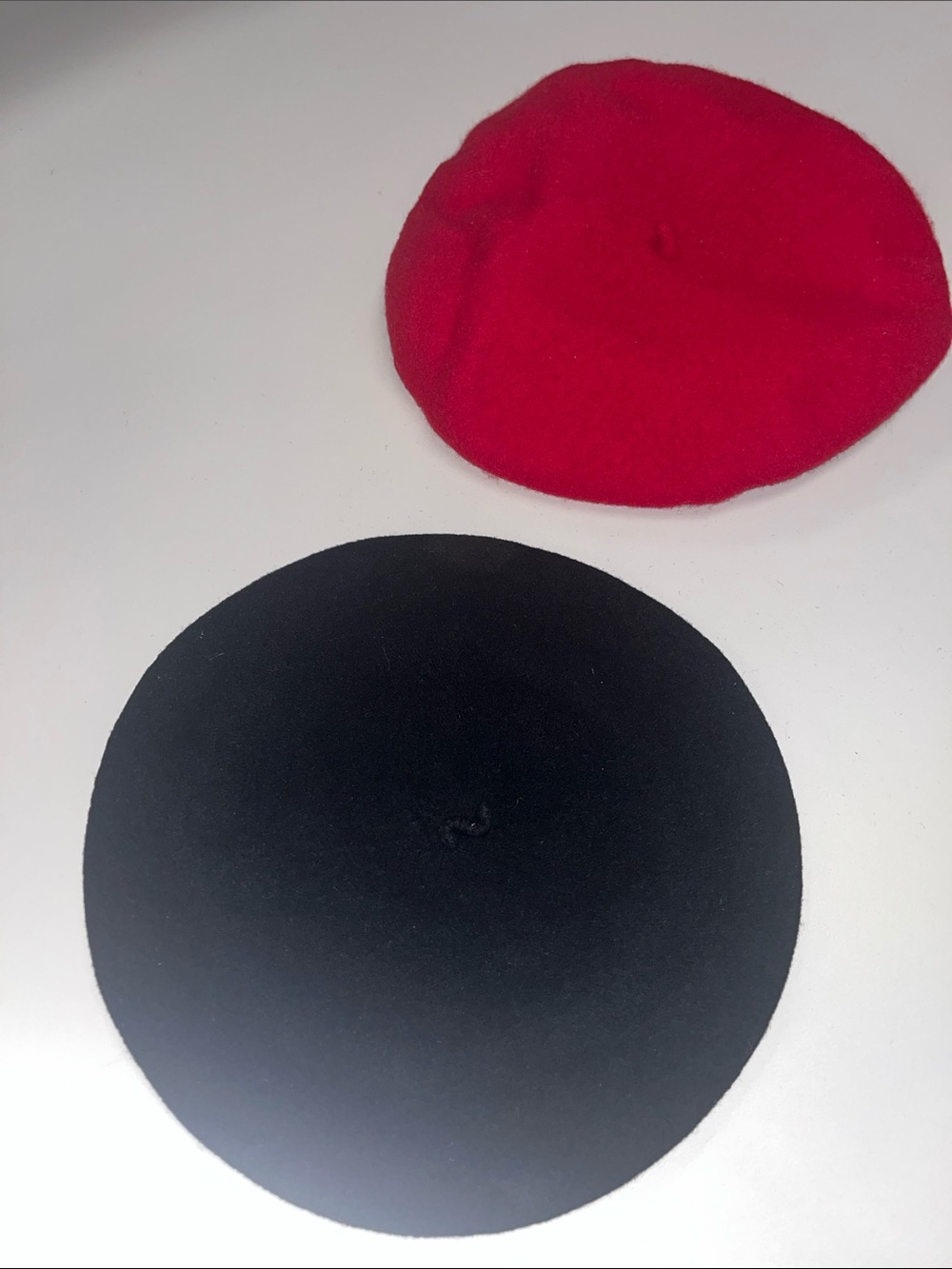 Source Unknown Red and Black Wool Beret Set Bundle